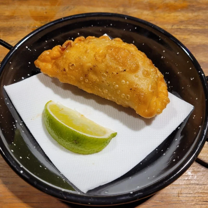 Empanada de langostinos y puerro