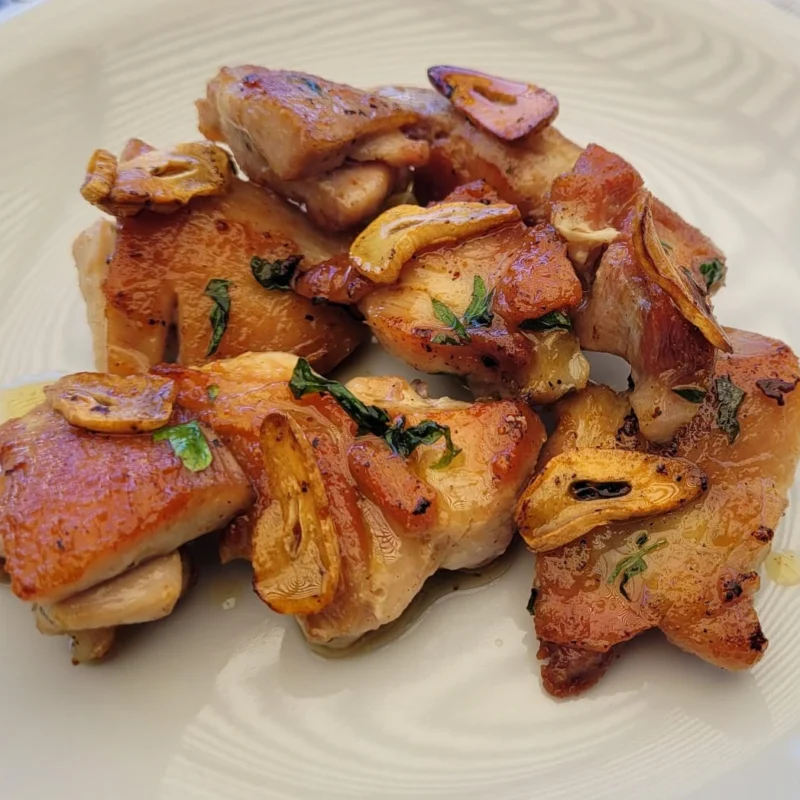 Pollo al ajillo